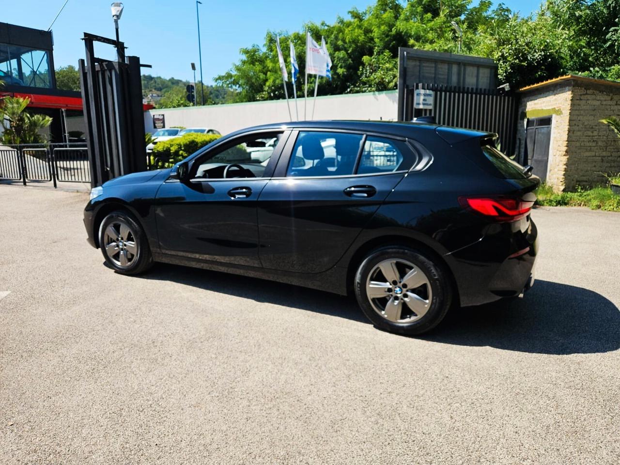 Bmw 116 116d 5p. Business Advantage