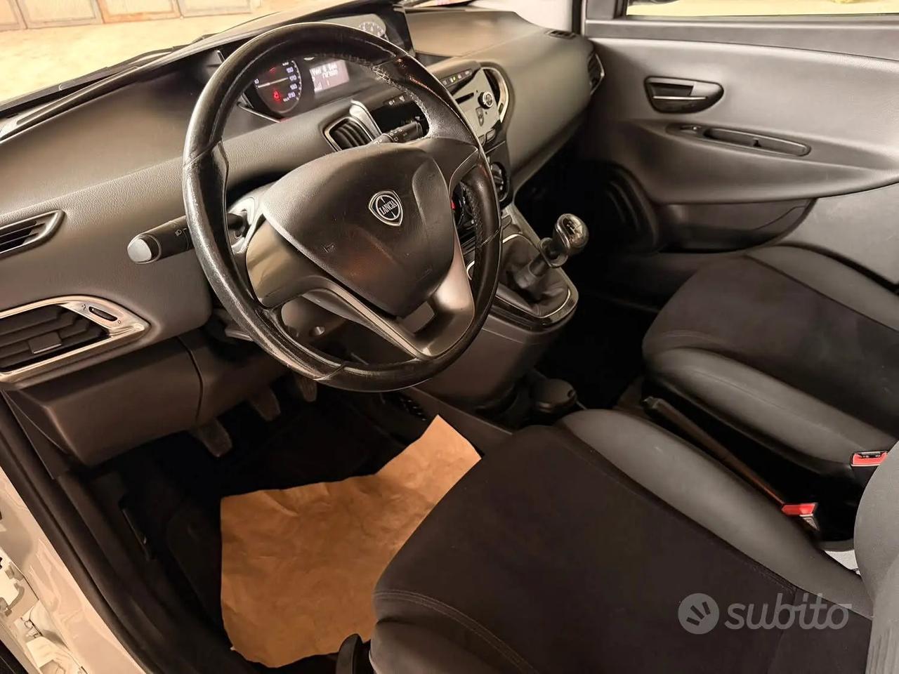 Lancia Ypsilon