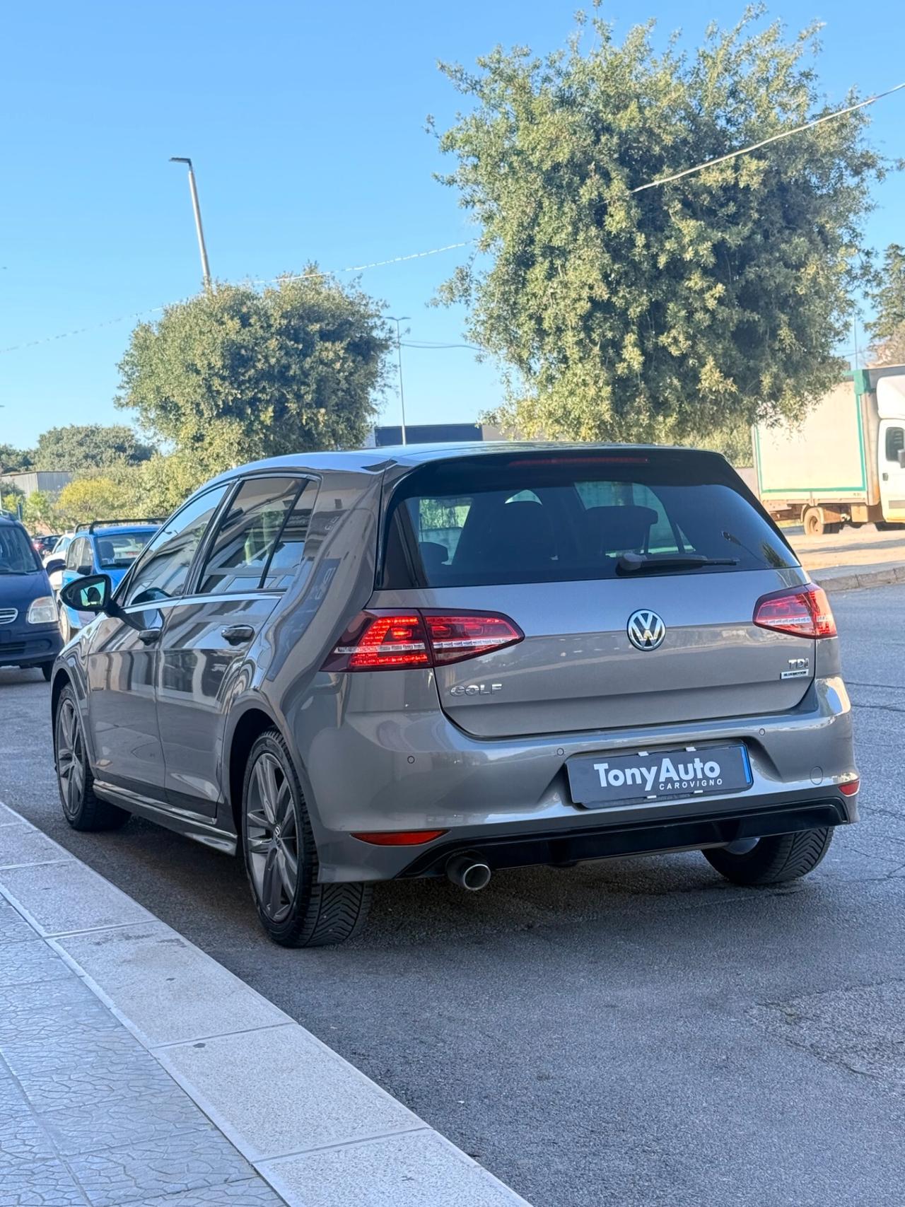Volkswagen Golf 5p 1.6 tdi Highline 110cv dsg. R-LINE ,APPLE CARPLAY,ANDROID AUTO,BLUETOOTH,NAVI,FARI LED