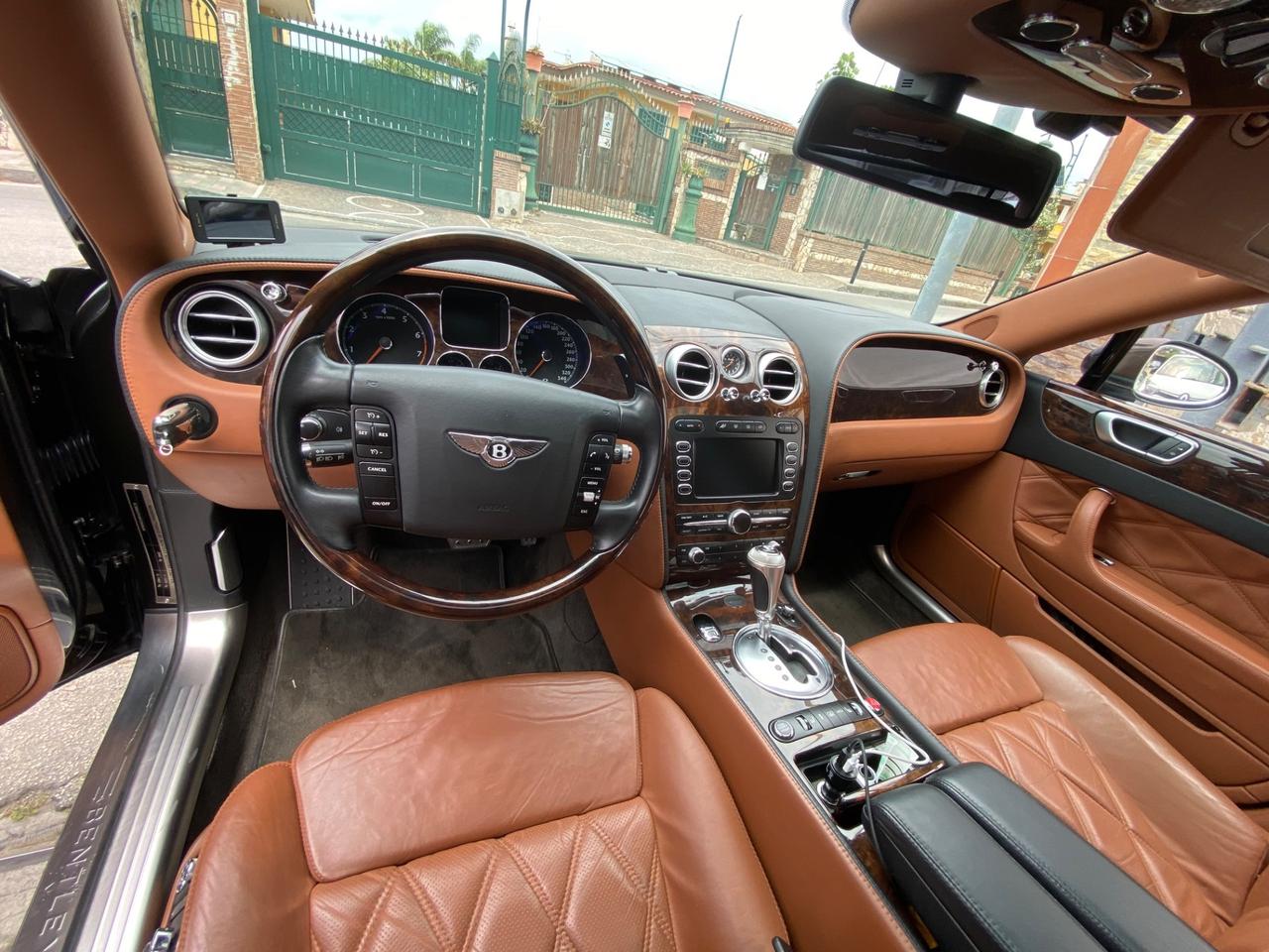Bentley Flying Spur *W12* Chauffeur Paket