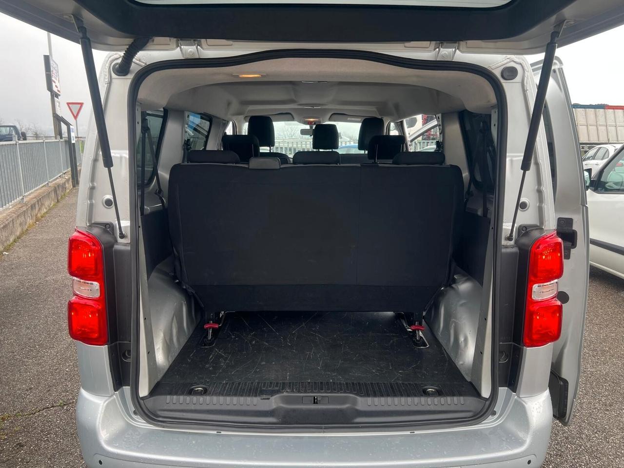 Peugeot Expert BlueHDi 115 S&S PL-TN Combi Standard 9 POSTI