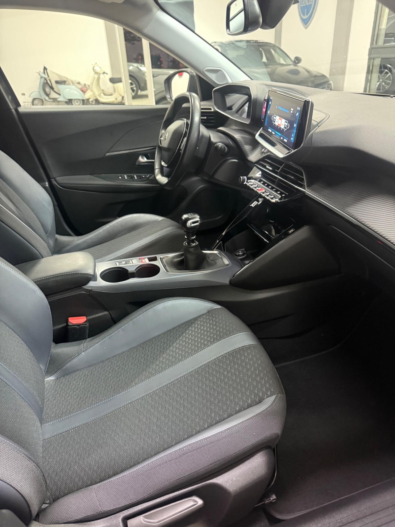 Peugeot 2008 BlueHDi 100 S&S Allure
