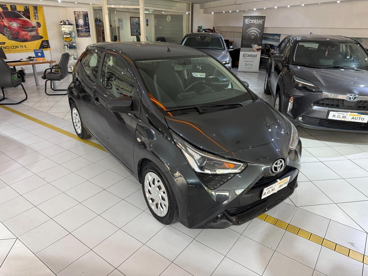 Toyota Aygo 1.0 VVT-i 72 CV 5 porte x-play MMT