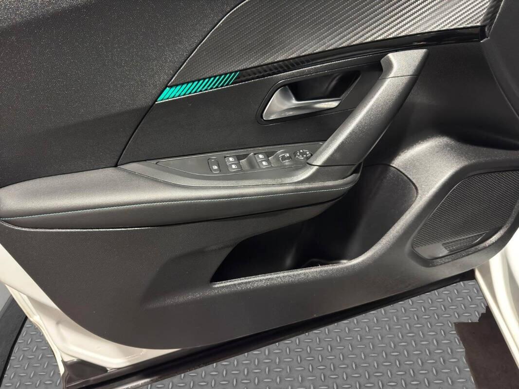 Peugeot 2008 BlueHDi 130 S&S EAT8 Allure 2023