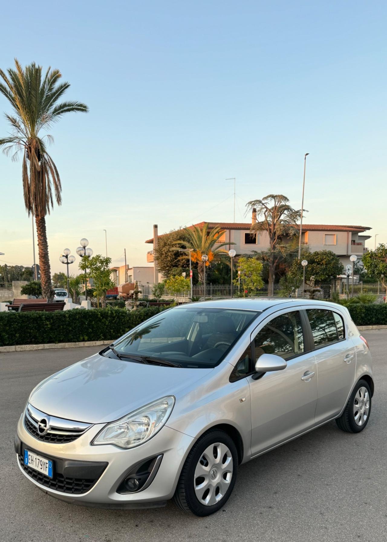 OPEL CORSA 1.2 BENZINA COSMO 2011