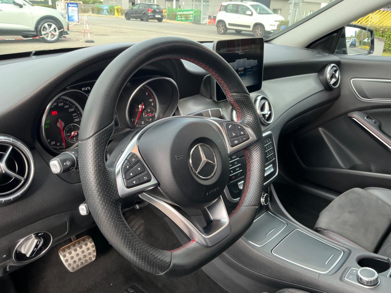 Mercedes-benz CLA 220 Automatic Premium Amg open edition uni pro