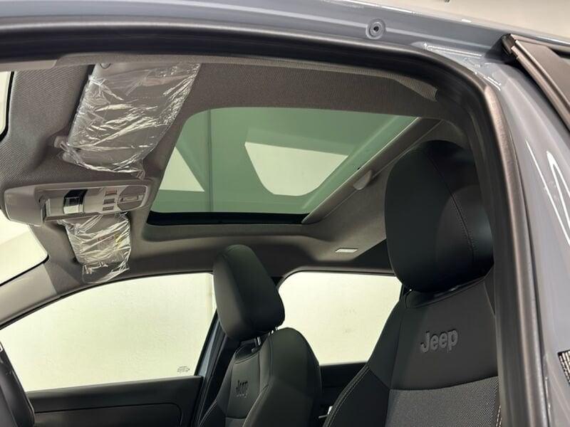 Jeep Avenger e-Hybrid Avenger 1.2 Turbo MHEV Altitude Tech & Sky