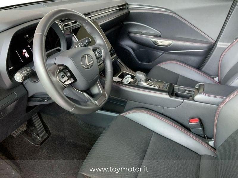 Lexus LBX Hybrid Emotion