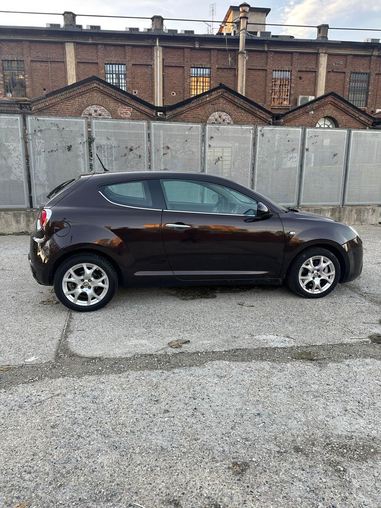 Alfa Romeo MiTo 1.4 T 155 CV Distinctive Sport Pack