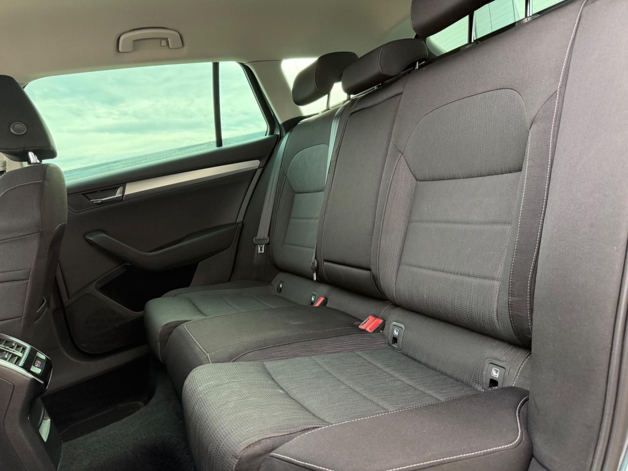 Skoda Superb 2.0 TDI DSG Wagon Style