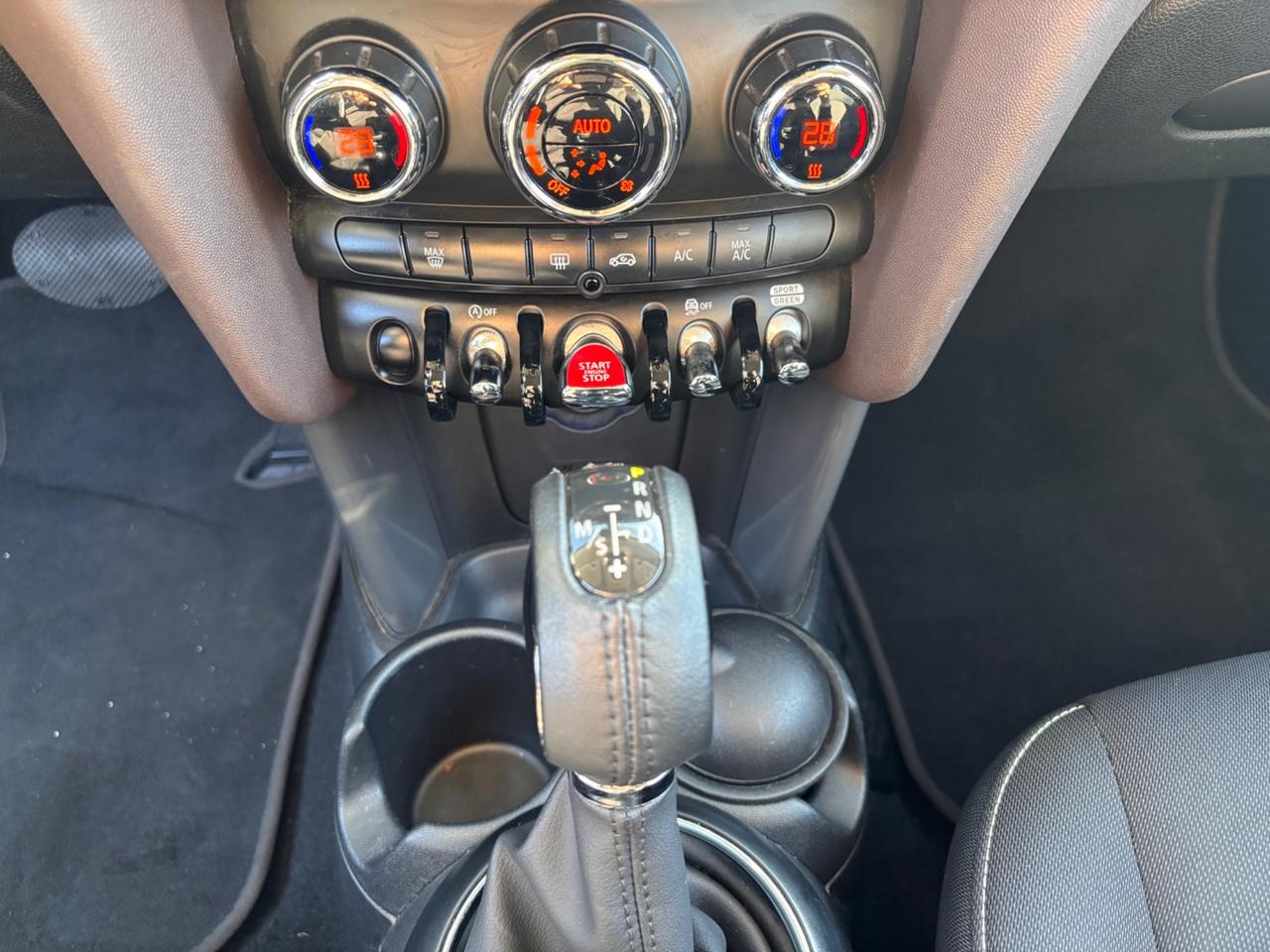 Mini 1.5 Cooper D 5 porte -99.000km