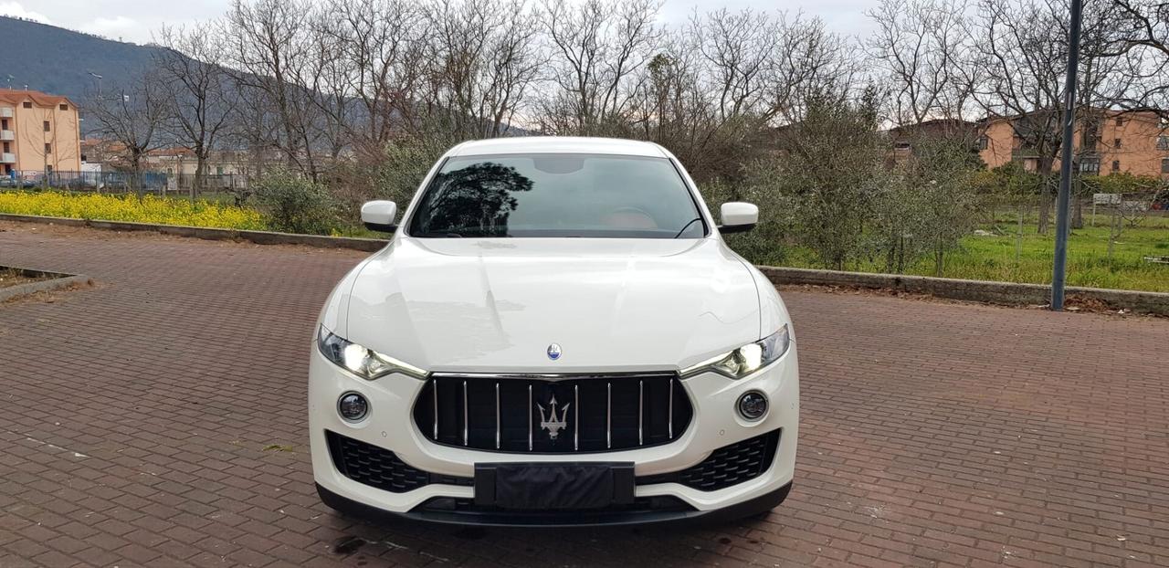 Maserati Levante V6 Diesel 275 Granlusso,pelle rossa,cerchi 21,navi,fari led bixeno,retrocamera,vetri scuri