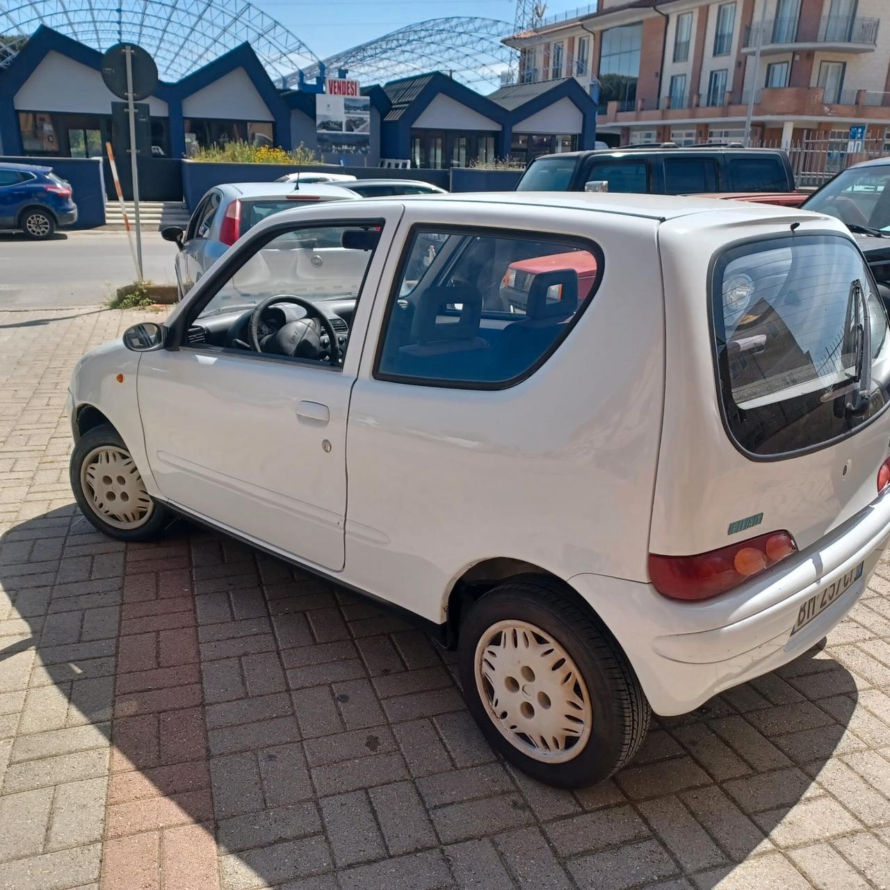 FIAT 600 BEN CONSERVATA TUTTO FUNZIONANTE