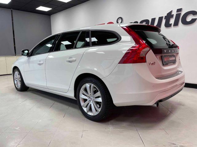 VOLVO V60 2.0 D2 MOMENTUM