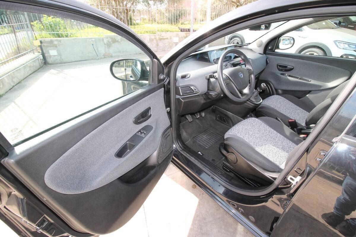 Lancia Ypsilon 1.0 5p Hybrid Silver |2022