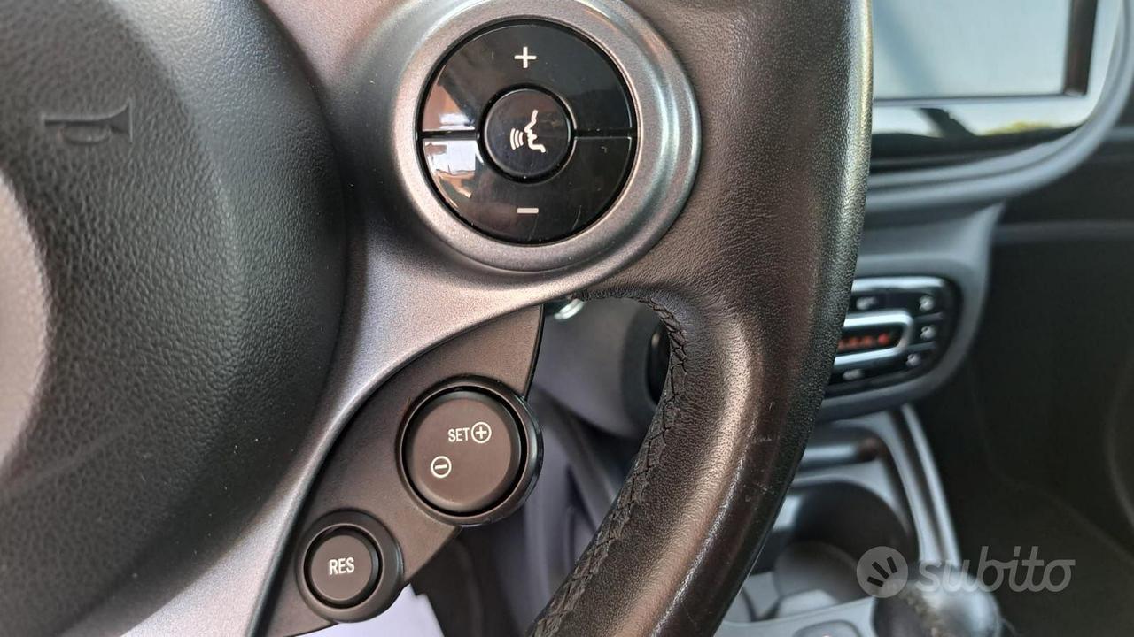 Smart Fortwo 1.0 71cv AUTOMATICA NAVI/CERCHI BLACK
