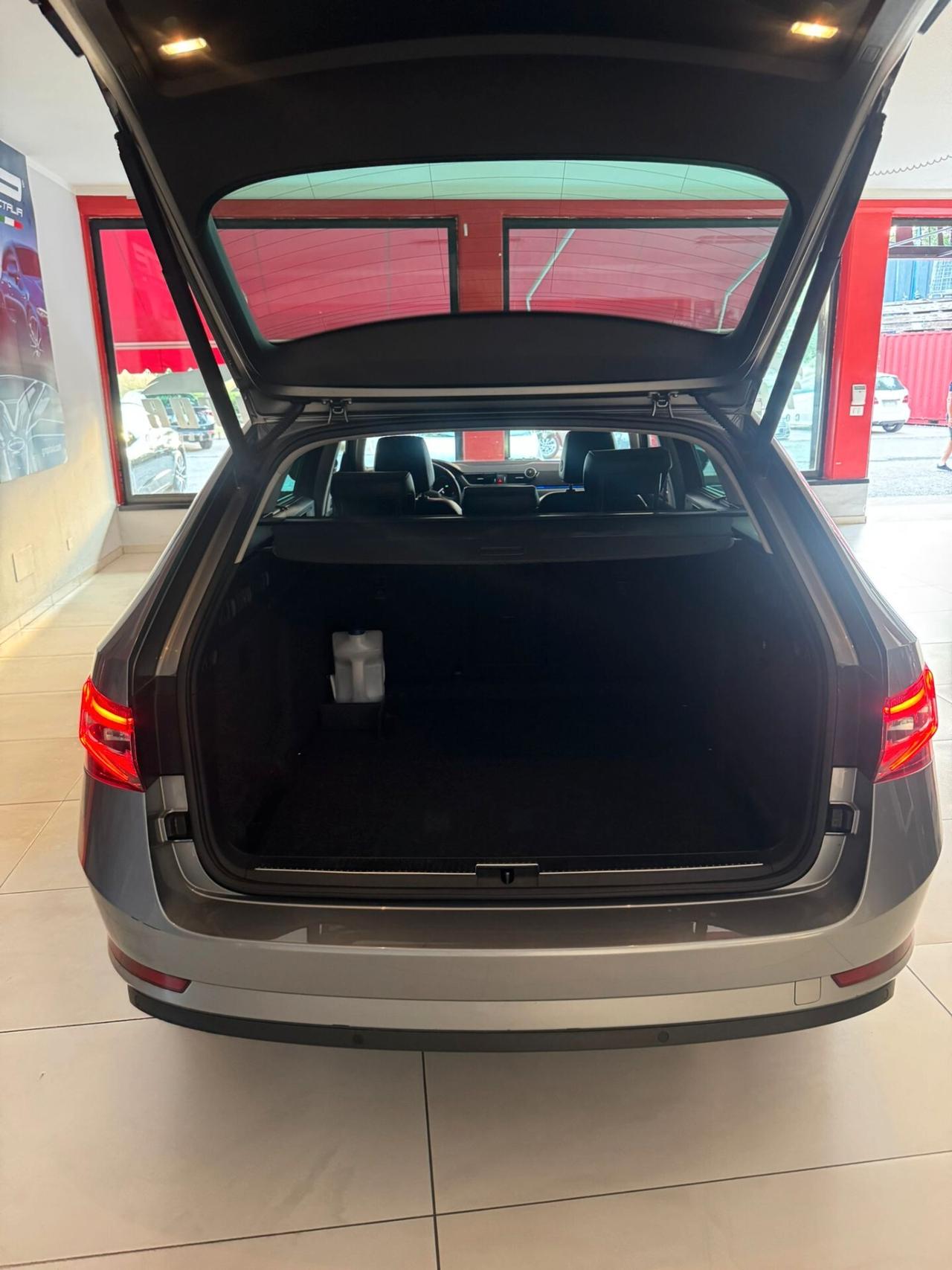 Skoda Superb 2.0 TDI DSG Wagon Style