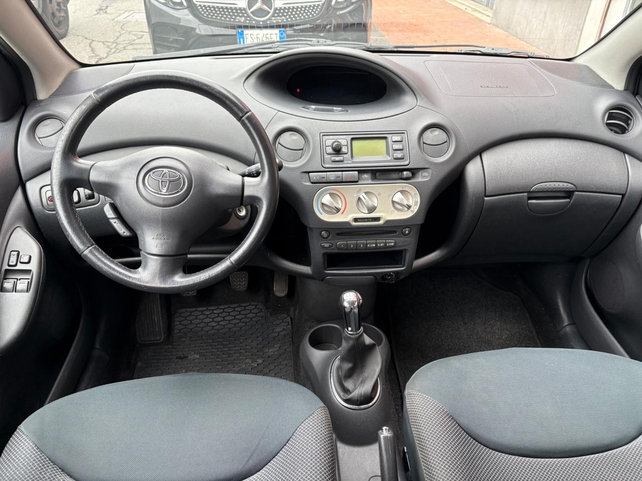 Toyota Yaris 1.3i 16V cat 5 porte Sol