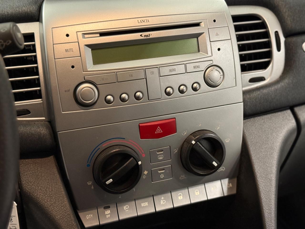 Lancia Ypsilon 1.3 MJT 75 CV