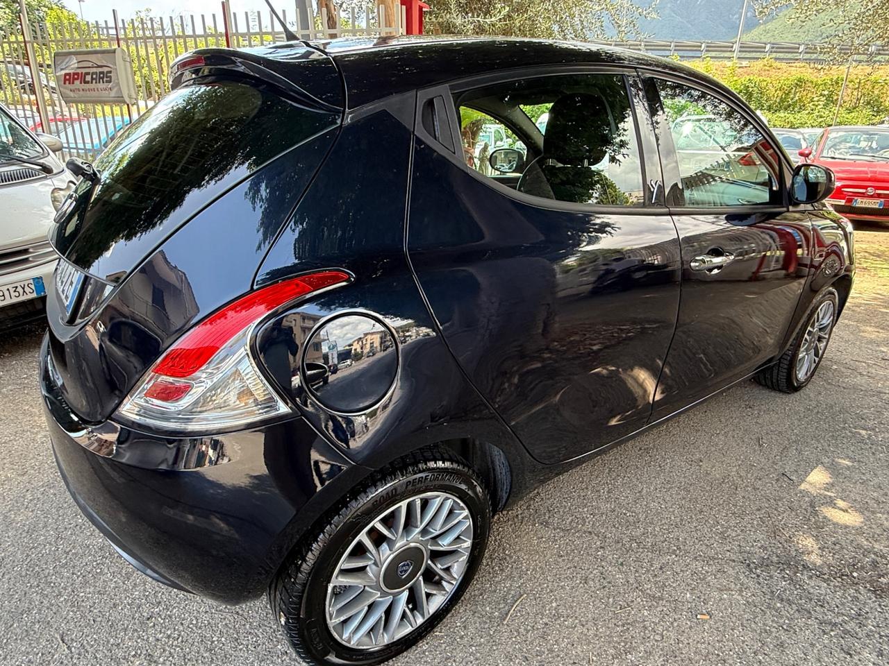 Lancia Ypsilon 1.2 69 CV 5 porte S&S Silver