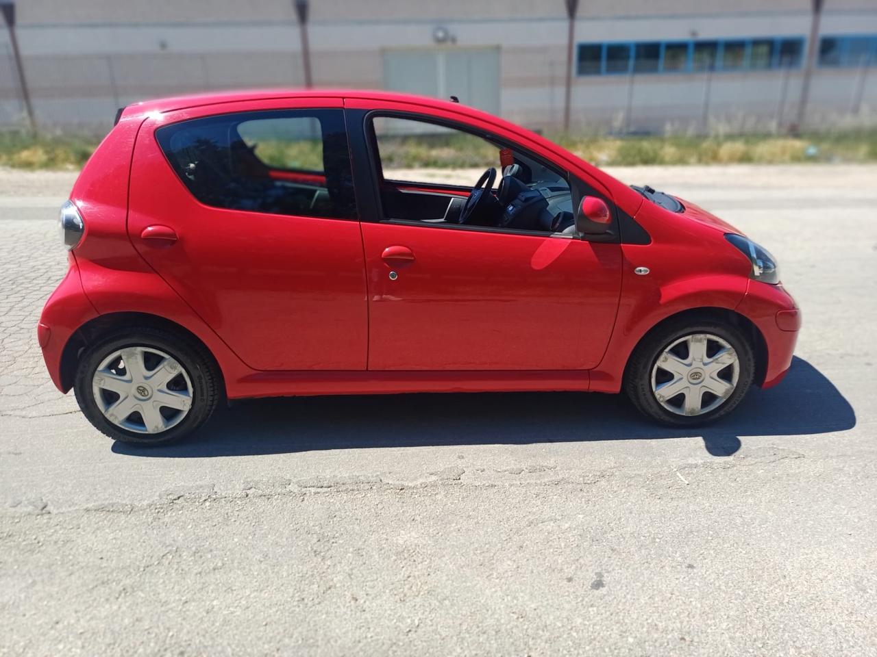 Toyota Aygo 1.0 12V VVT-i 5 porte Deep Ocean Connect MMT