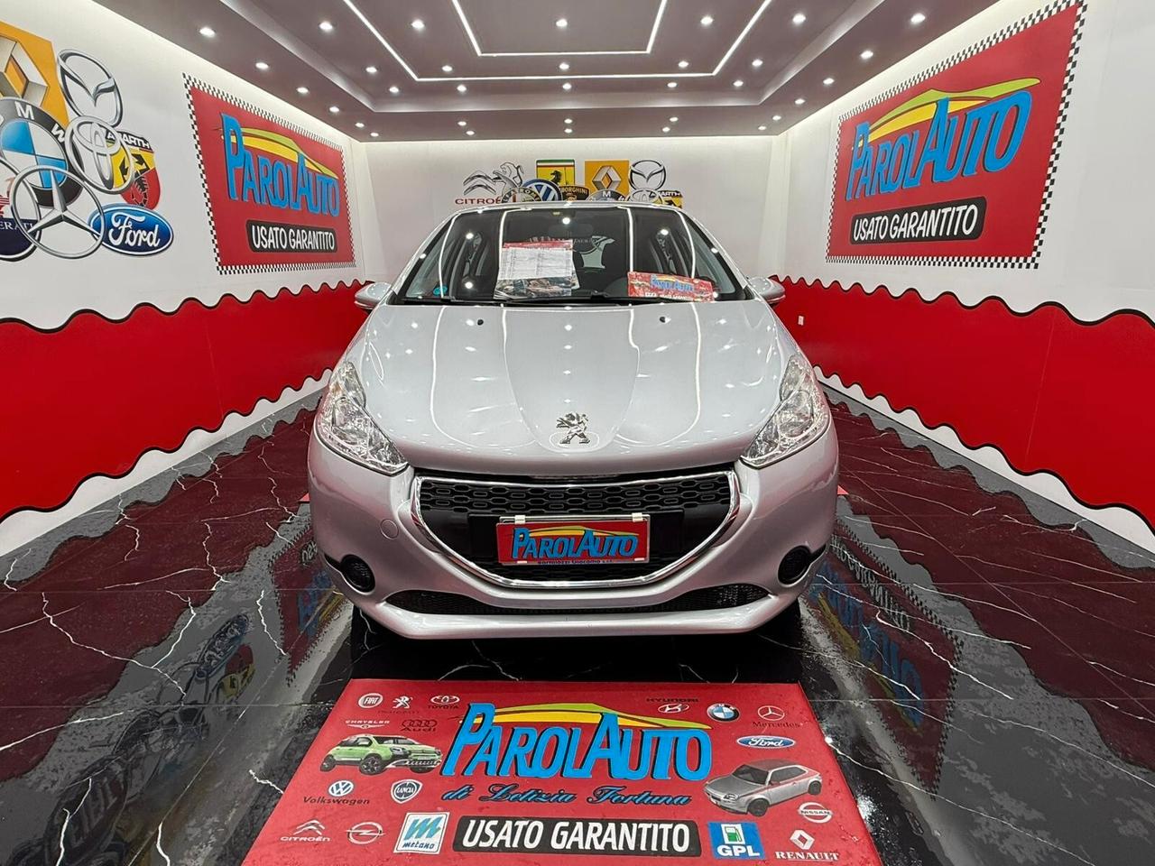 Peugeot 208 1.4 HDi 68cv Allure - 2013
