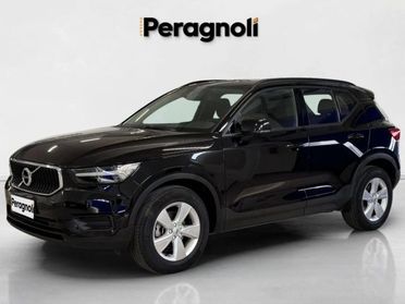 VOLVO XC40 T2 MOMENTUM