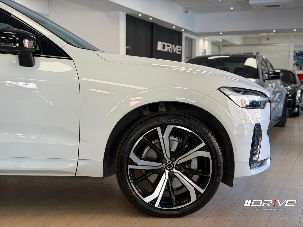 VOLVO XC60 (2017-->) XC60 B4 (d) AWD Geartronic...