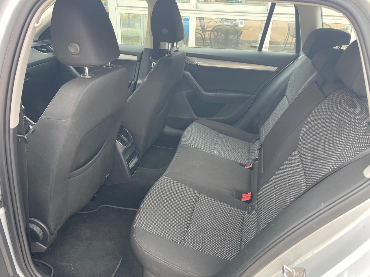 Skoda Octavia 1.6 TDI CR 110 CV 4x4 SI NEOPATENTATI