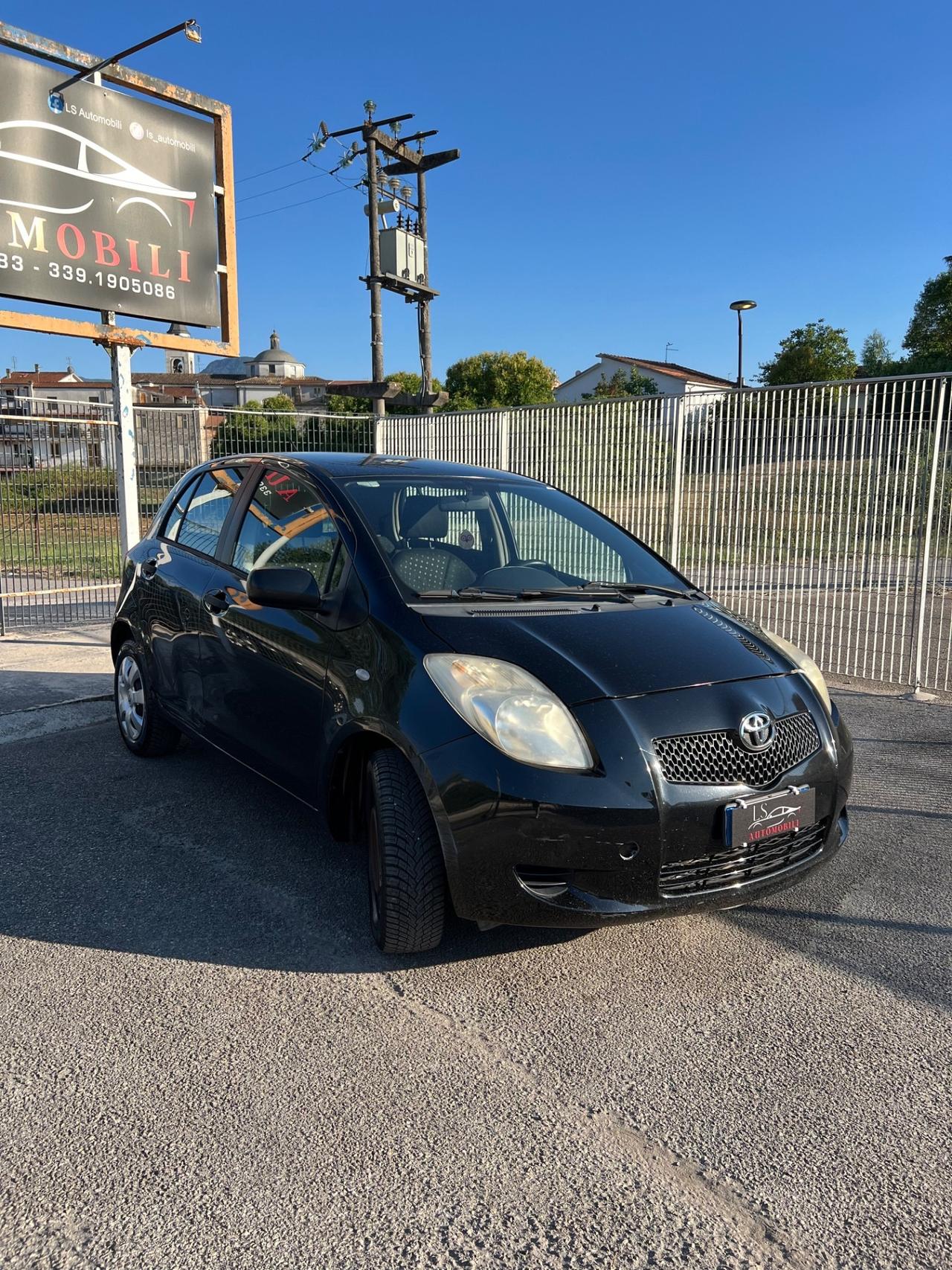 Toyota Yaris 1.0 5 porte Now