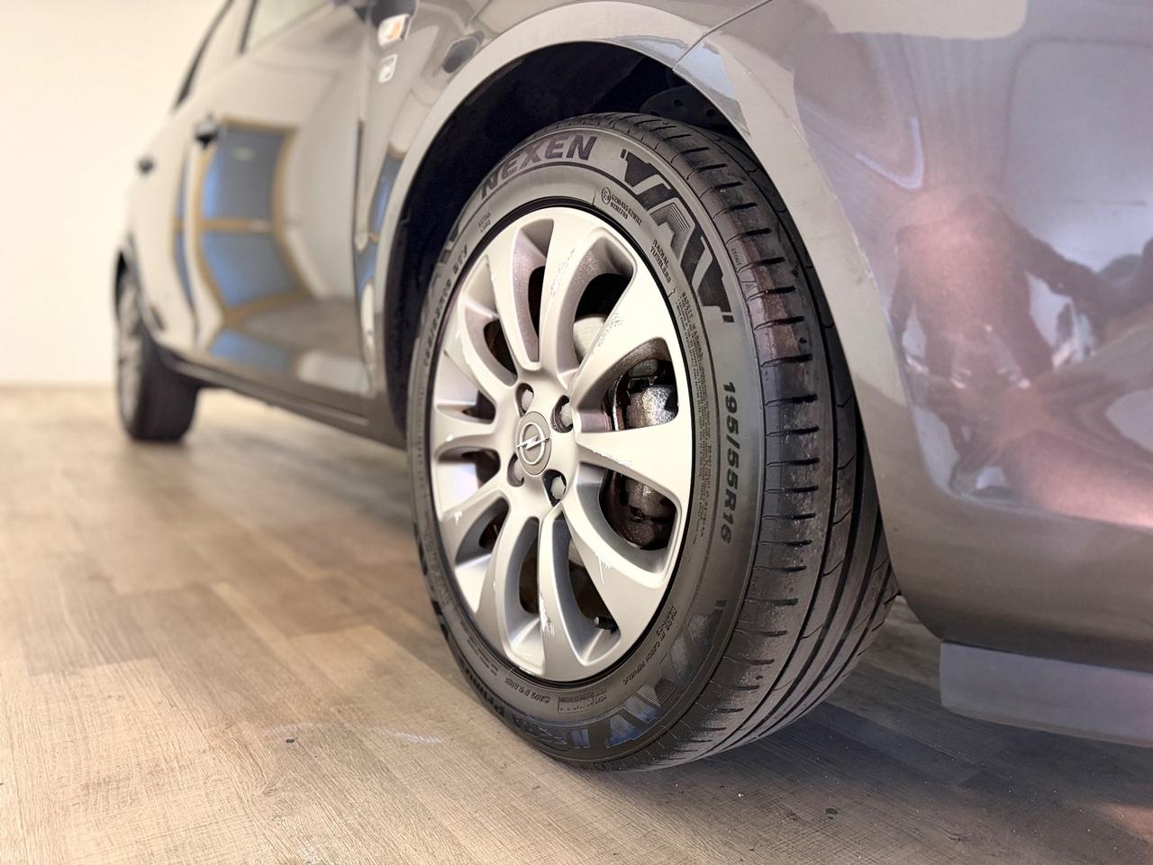 Opel Corsa 1.2 5 porte Cosmo NEOPATENTATI