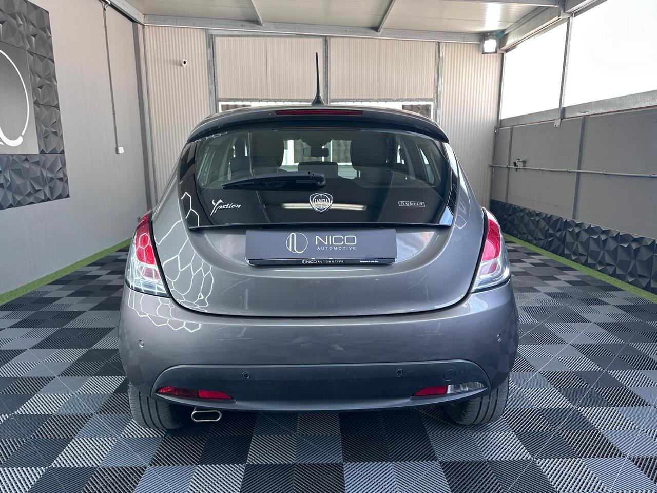 Lancia Ypsilon 1.0 FireFly 5 porte S&S Hybrid Alberta Ferretti