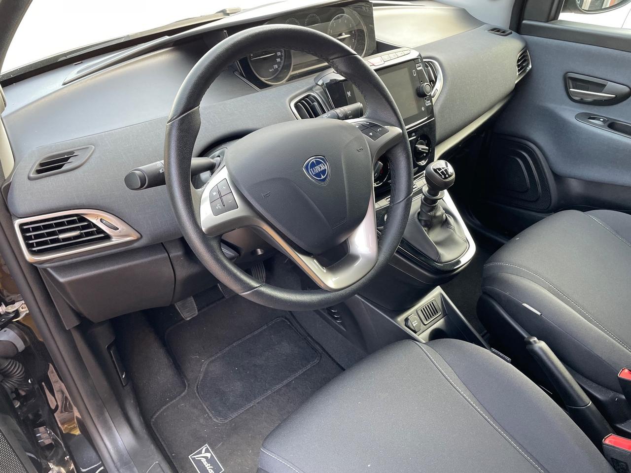 Lancia Ypsilon 1.0 5 porte S&S Hybrid full Gold OK Neopatentati