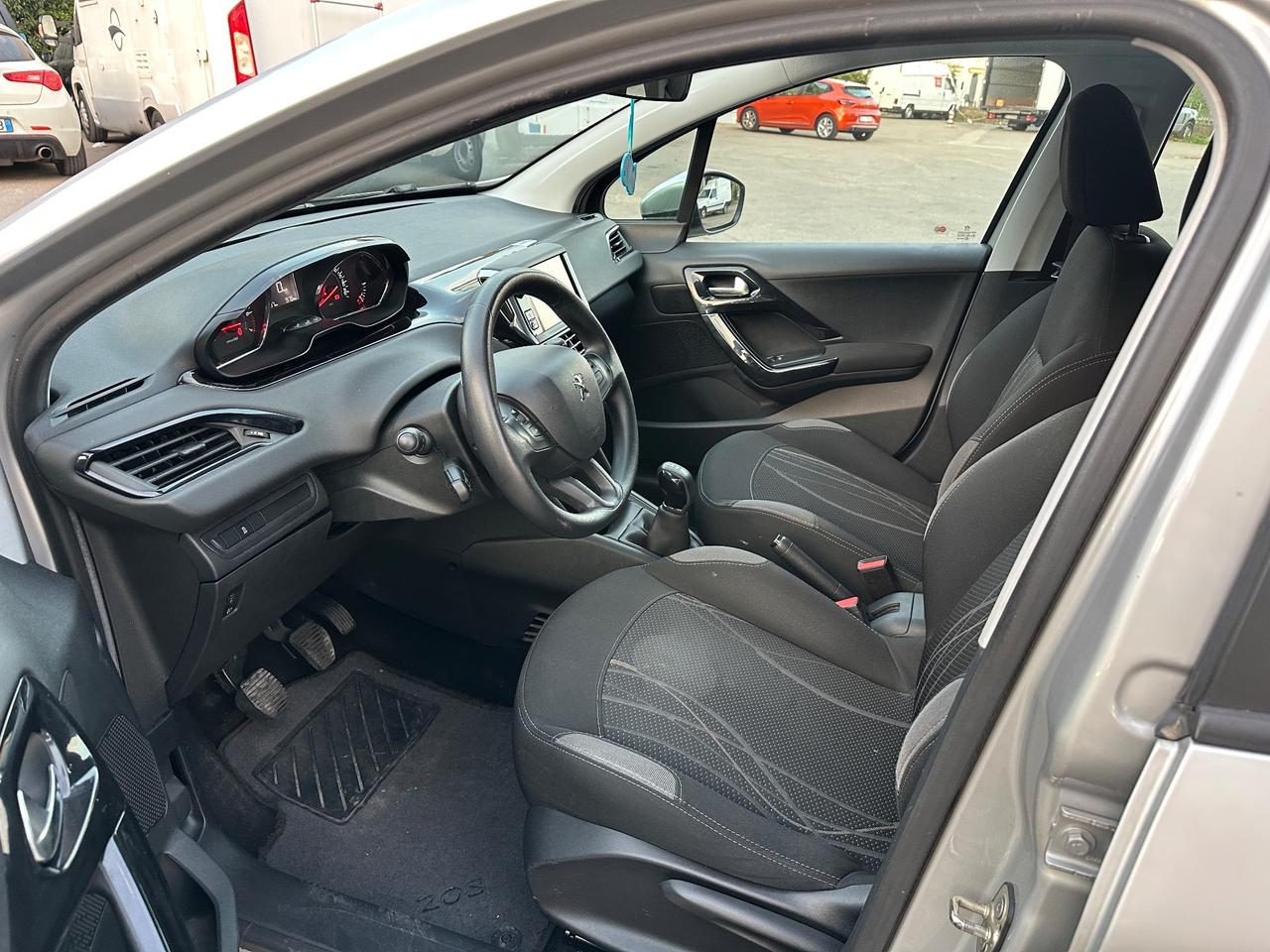 Peugeot 208 1.0 VTi 68 CV 5 porte solo 110mila km