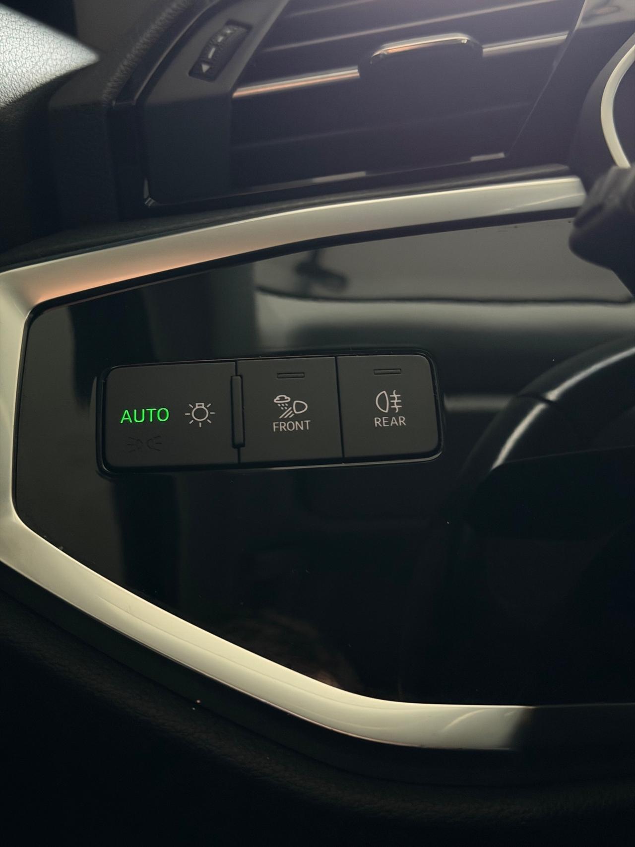 Audi Q3 35 2.0 Tdi 150CV STronic FARI FUL LED