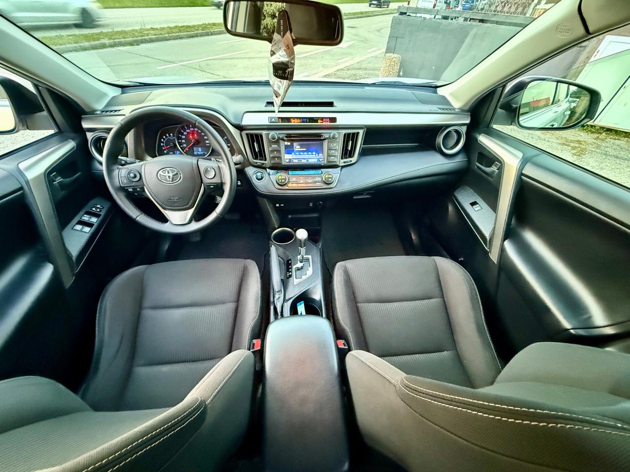 Toyota RAV 4 2.2 D-CAT A/T 4WD Lounge White Ed.