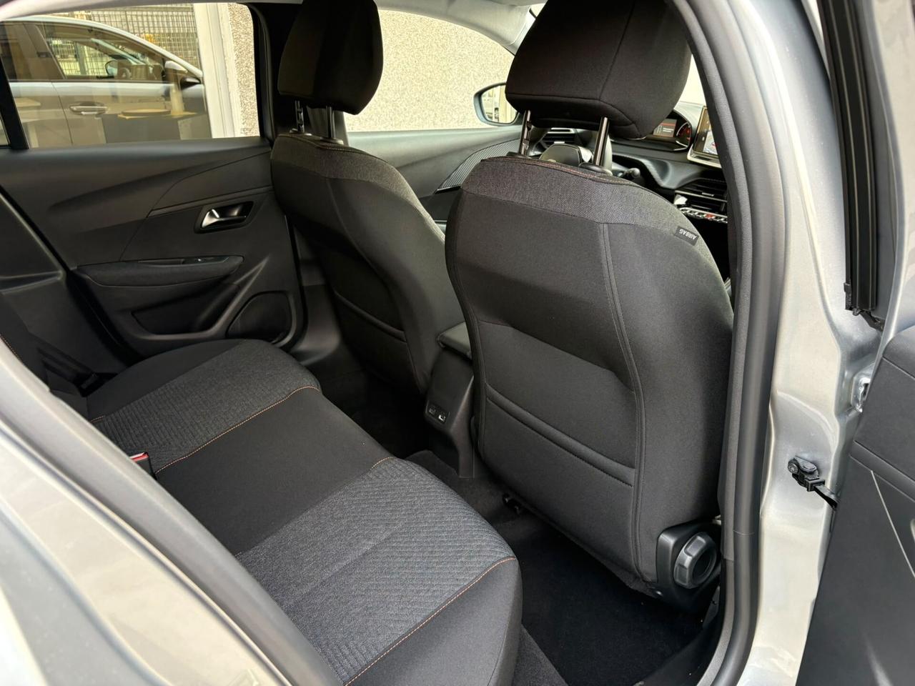 Peugeot 208 Hybrid 100 CV Business
