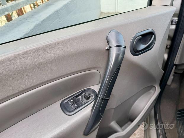 RENAULT Kangoo 1.5 dCi 90CV F.AP. 5 porte Tom To