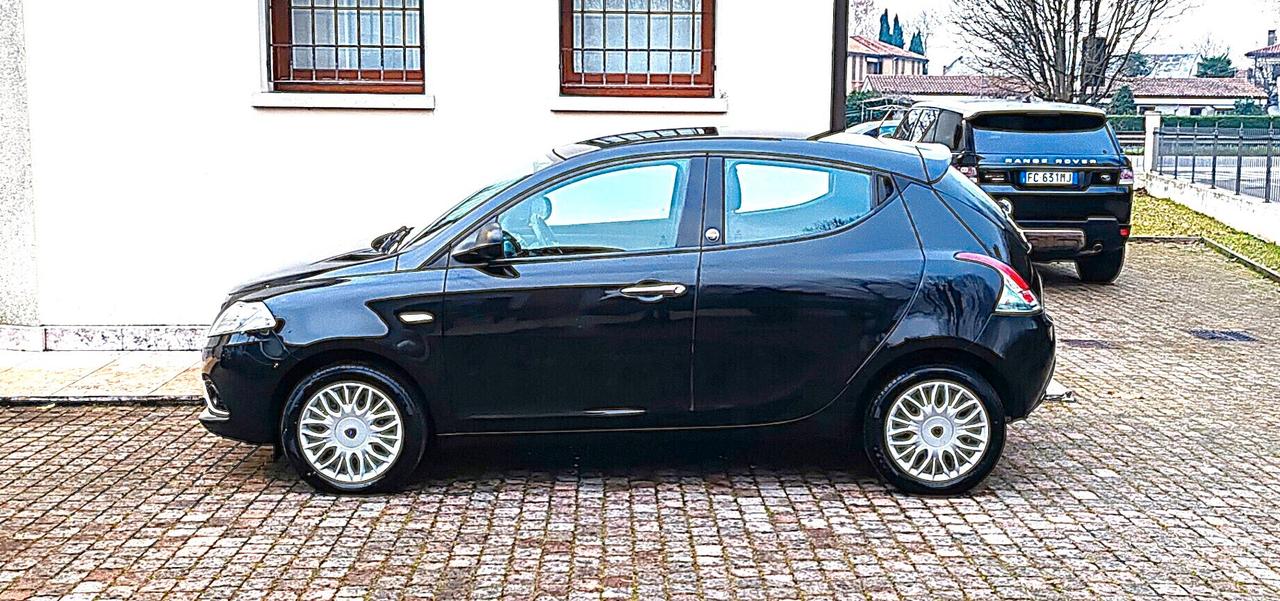 Lancia Ypsilon 1.2 69 CV 5 porte GPL Ecochic Silver