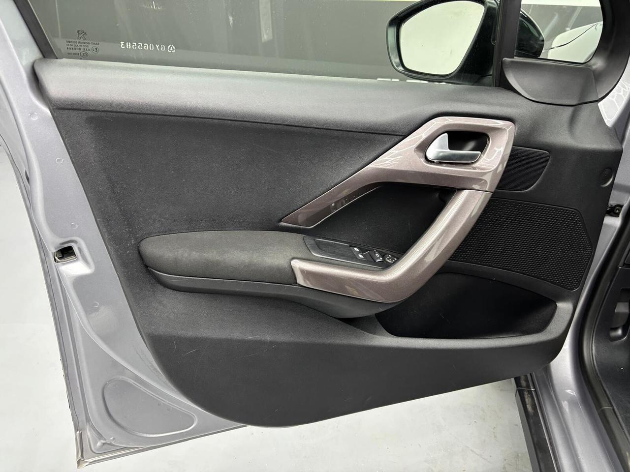 Peugeot 2008 BlueHDi 100 Black Matt