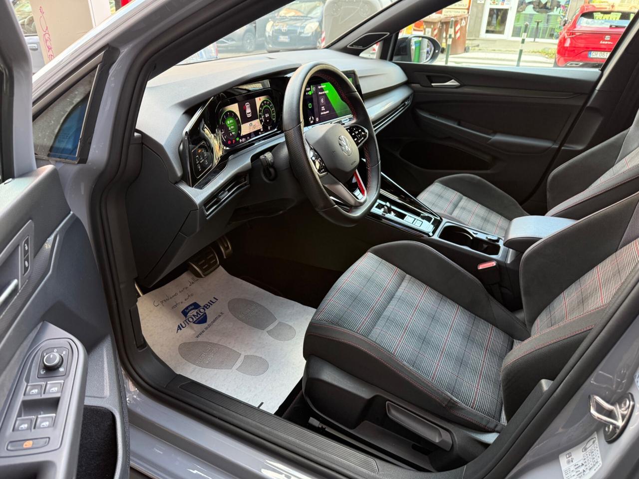 Volkswagen Golf GTI 2.0 TSI DSG PERFORMANCE