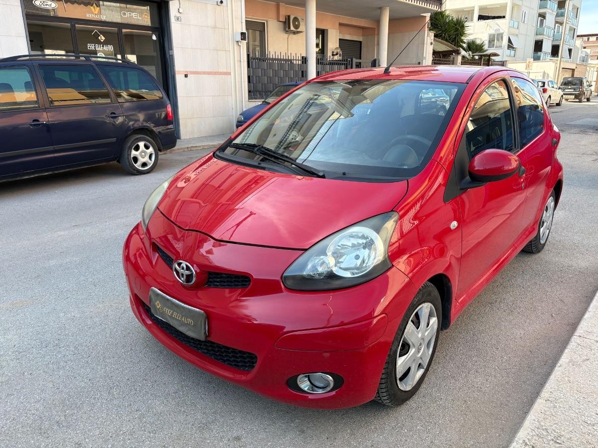 TOYOTA - Aygo - 12V VVT-i 5 porte Sol Conn. Red Ed.