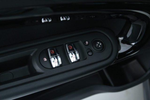MINI Countryman 2.0 Cooper D Essential Countryman Black Exterior