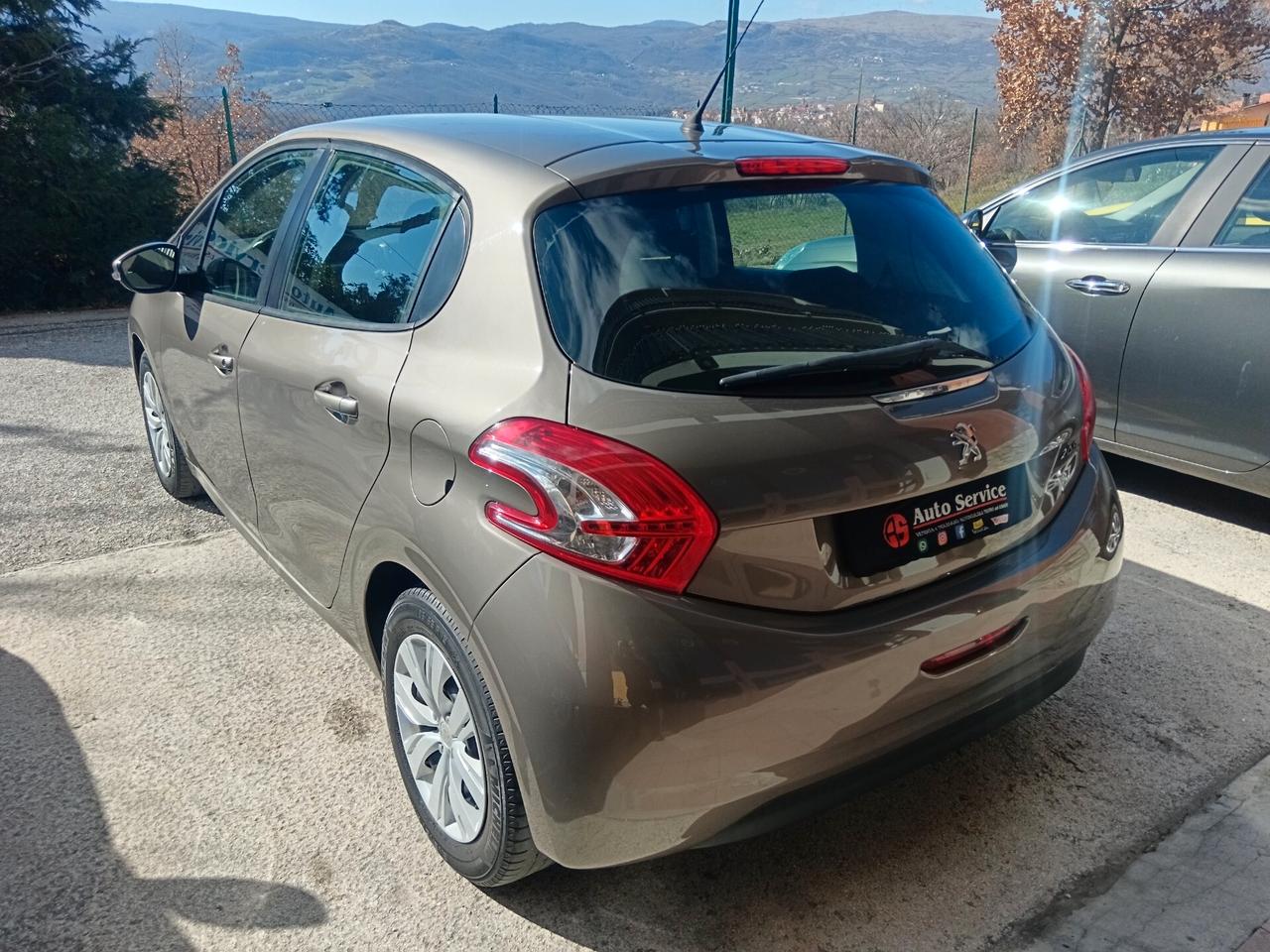 Peugeot 208 1.4 HDi 68CV 5P NEOPATENTATI