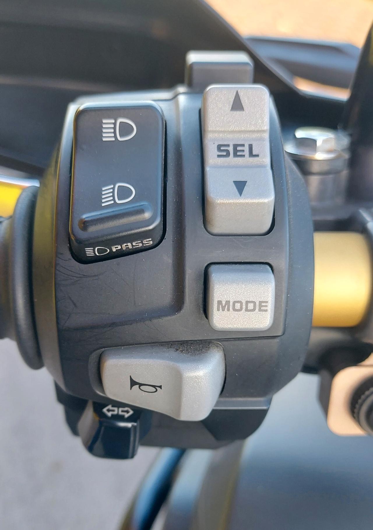 Honda CRF1000L Africa Twin - Passaggio incluso