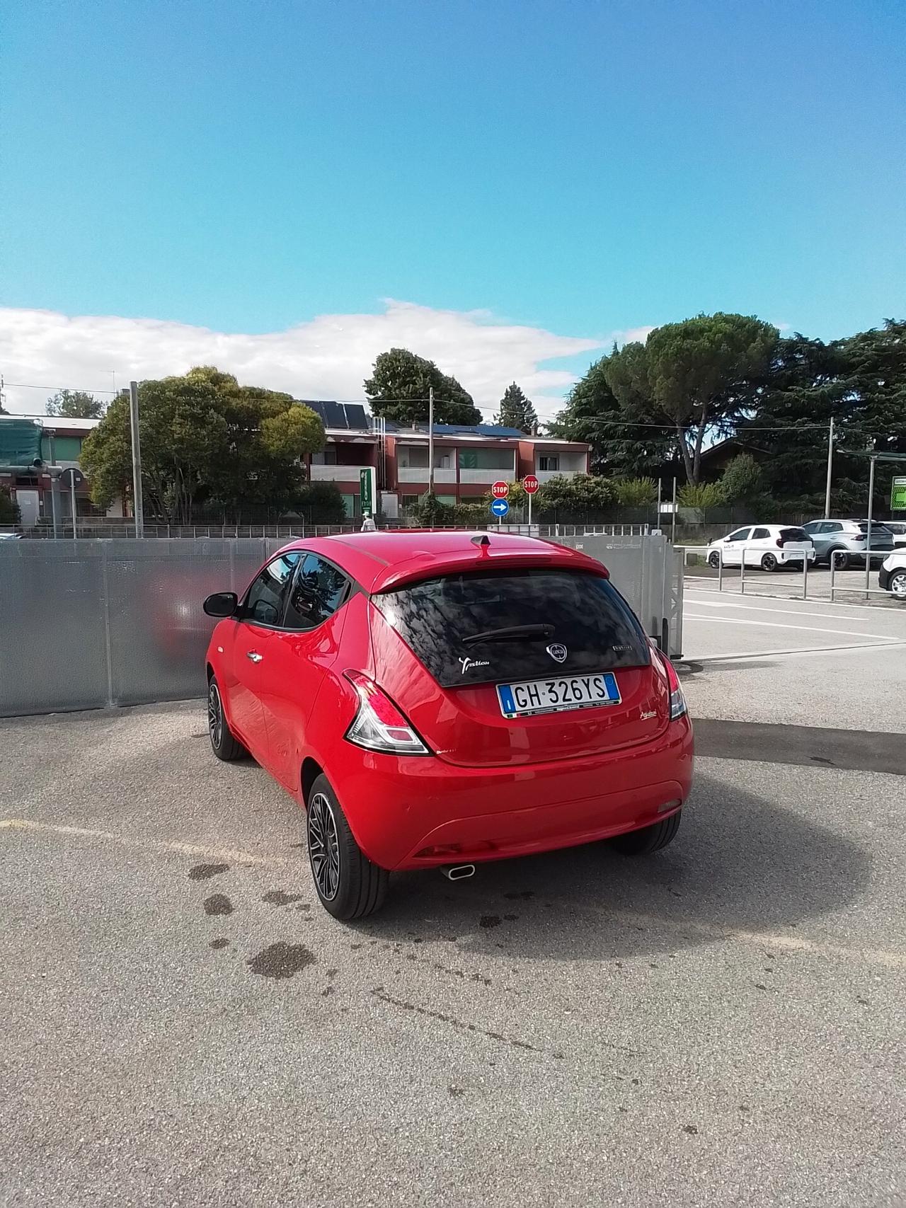 Lancia Ypsilon 1.0 FireFly 5 porte S&S Hybrid Ecochic Gold