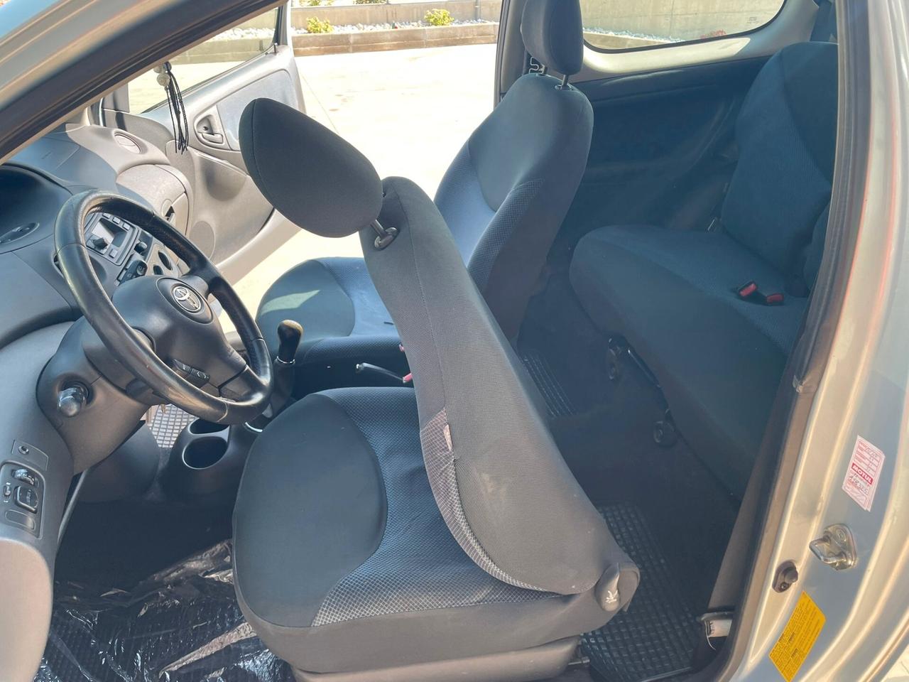 Toyota Yaris 1.0 3 porte Sol OK neopatentati