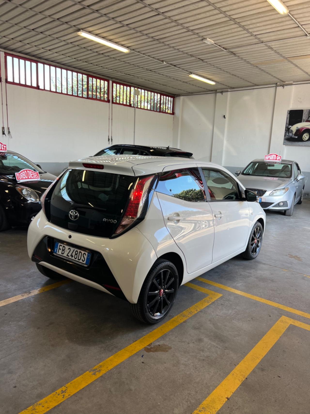 Toyota Aygo 1.0 VVT-i 69 CV 5 porte x-cite MMT