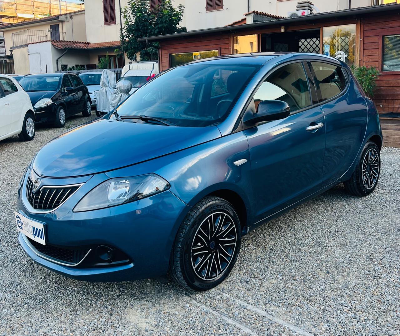 Lancia Ypsilon 1.0 FireFly 5 porte S&S Hybrid Silver