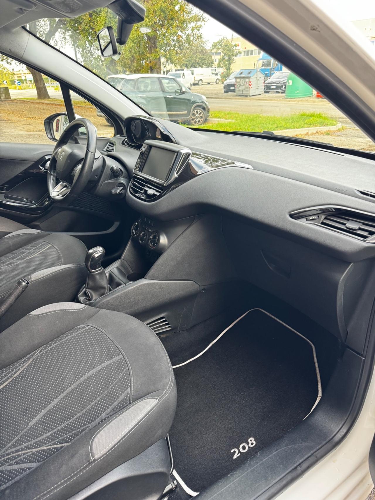 Peugeot 208 1.4 HDi 68 CV 5 porte Neopatentati